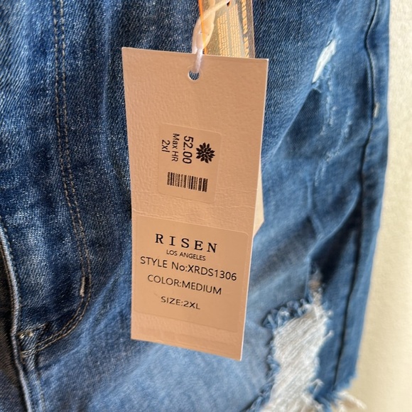 Risen Curvy Max HR Shorts Size 2XL Medium Wash High Rise Distressed NEW - Picture 6 of 15